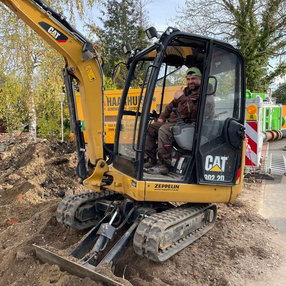 Bazid Daoud bei der Arbeit mit dem Bagger